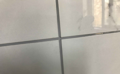 美缝瓷砖缝里的硬水泥怎么搞